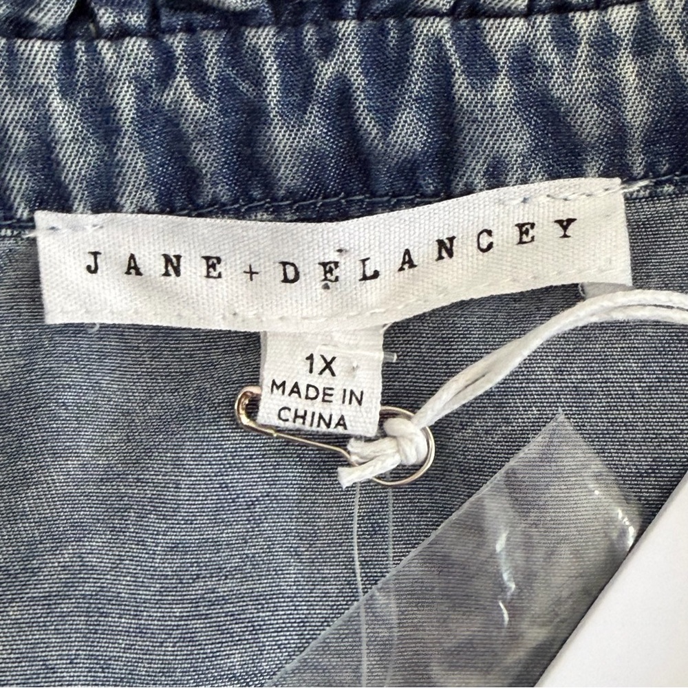 Jane + Delancey Womens Lightweight Denim Button Down Tunic Top Size 1X Blue - Picture 3 of 9